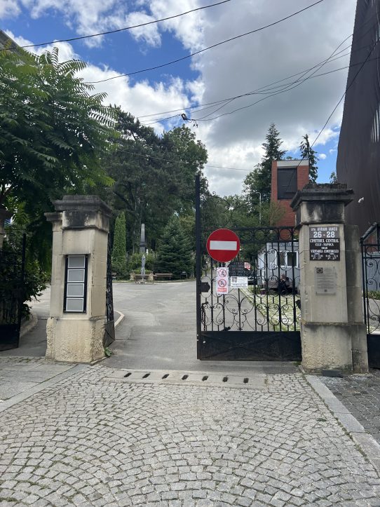 Poarta de la intrarea in cimitirul central Cluj-Napoca